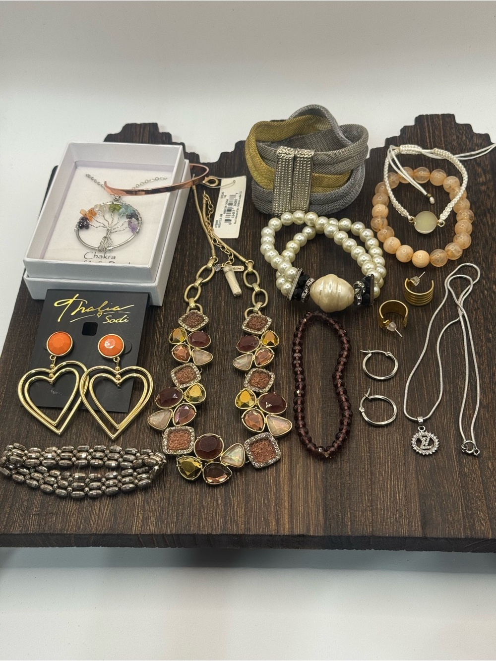 13 piece bundle mix material/design. Necklaces, bracelets & earrings. New/used